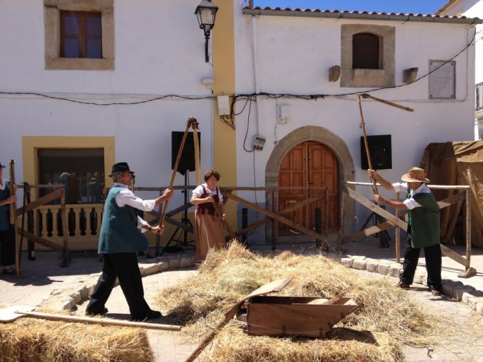 Valencia de Alcántara vive la Boda Regia con mercado medieval, tapas y una recreación de viejos oficios