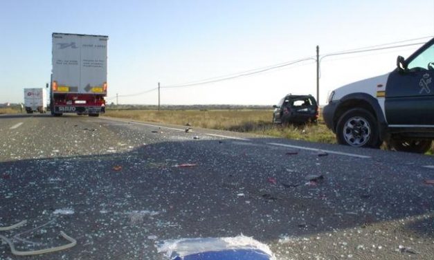 Dos accidentes en las carreteras extremeñas se saldan con un motorista fallecido y tres heridos leves