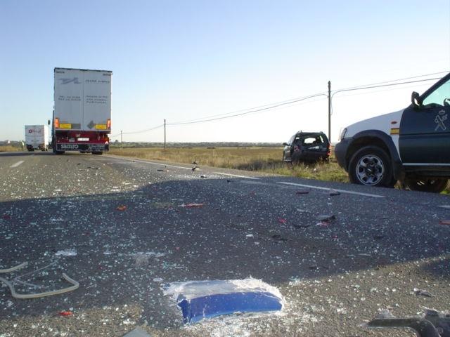 Dos accidentes en las carreteras extremeñas se saldan con un motorista fallecido y tres heridos leves