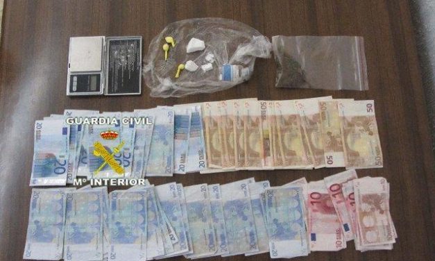 La Guardia Civil desarticula un punto de venta de drogas en Valencia de Alcántara y detiene a una persona