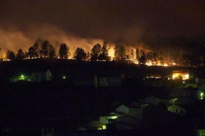 Las llamas se alejan de Valverde del Fresno y no será necesario, de momento, evacuar la localidad