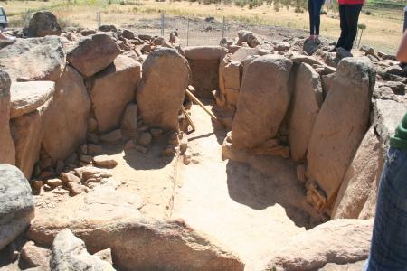 El dolmen Neólitico de Jaraíz de la Vera recientemente excavado permanecerá abierto a las visitas