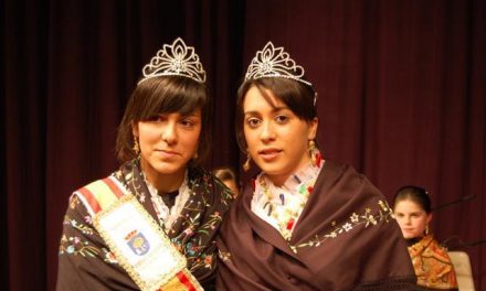 Puesta de largo de las reinas y damas del Carnaval de Navalmoral, que fueron coronadas el sábado