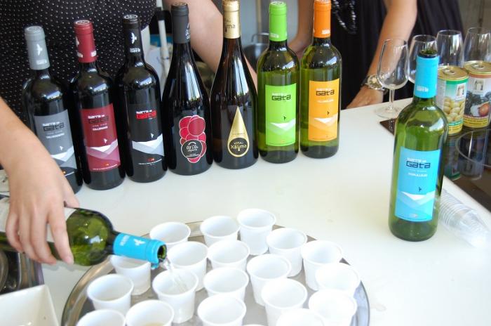 La Bodega Sierra de Gata presenta sus nuevos vinos con una cata en la Feria Rayana de Moraleja