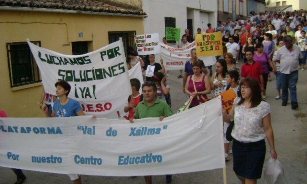 Los vecinos del Valle de Xálima exigen con una protesta que se retomen las obras del IESO de Valverde