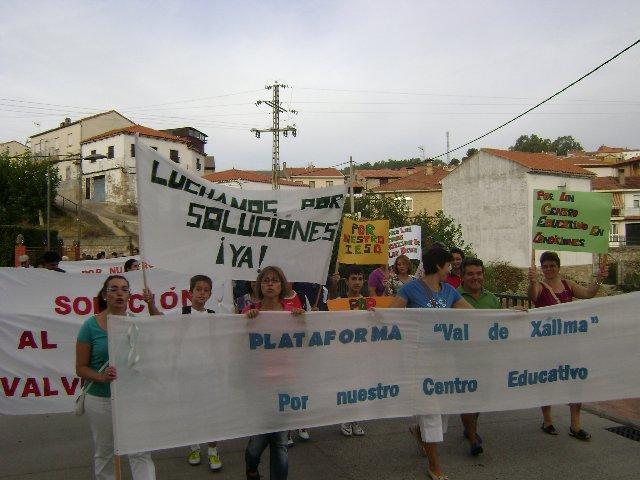 Los vecinos del Valle de Xálima exigen con una protesta que se retomen las obras del IESO de Valverde