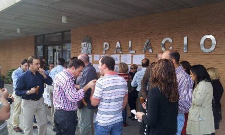 La Plataforma Sindical de Justicia celebra en Mérida un «Desayuno de supervivencia» y protesta por los recortes
