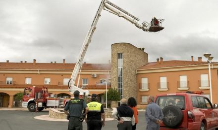 Bomberos del SEPEI realizan un simulacro de incendio y evacuación en la Residencia de Mayores de Alcántara