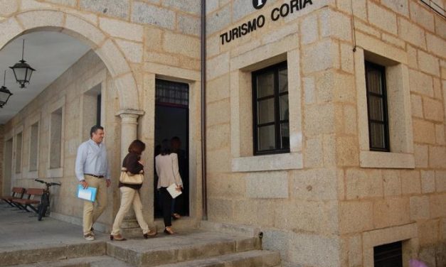 Coria estrena las nuevas dependencias de la oficina de Turismo ubicada en la plaza de San Pedro