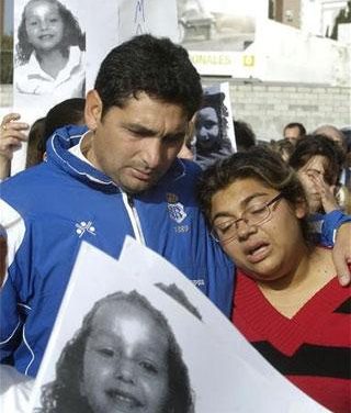 Alrededor de 200 pacenses apoyan a los padres de la niña desaparecida en Huelva con una concentración