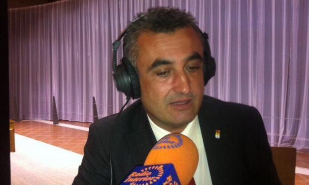 El alcalde de San Vicente anima a los ciudadanos a usar el tren que ya  comunica la zona con Cáceres
