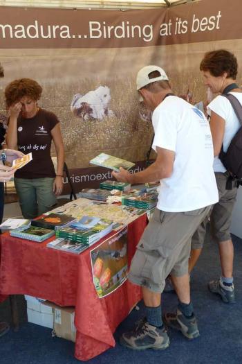 Adicomt promociona en Portugal los recursos del turismo ornitológico de la comarca cacereña