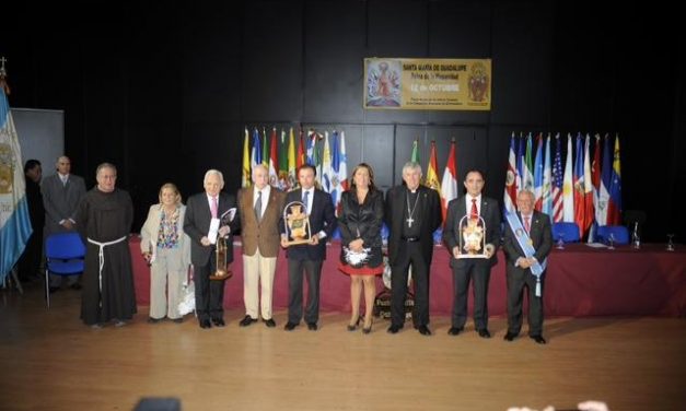 Valentín Cortés recoge el Premio Guadalupe-Hispanidad 2012 otorgado a la Diputación de Badajoz
