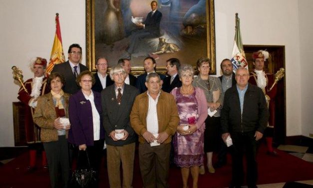 La Diputación de Cáceres celebra San Pedro de Alcántara con un homenaje a los trabajadores jubilados