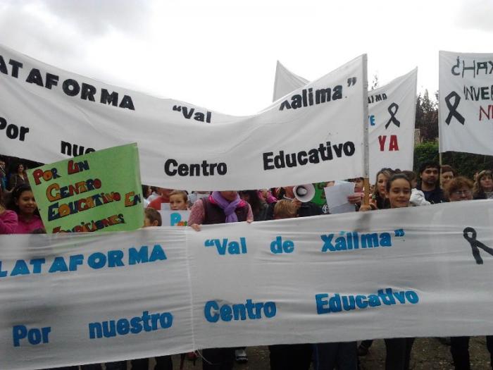 La Plataforma Val de Xálima se concentra de nuevo para pedir la continuidad de las obras del IESO de Valverde