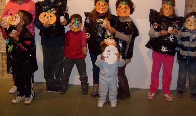 El Museo del Corcho de San Vicente acoge un taller para niños para elaborar motivos de Halloween con corcho