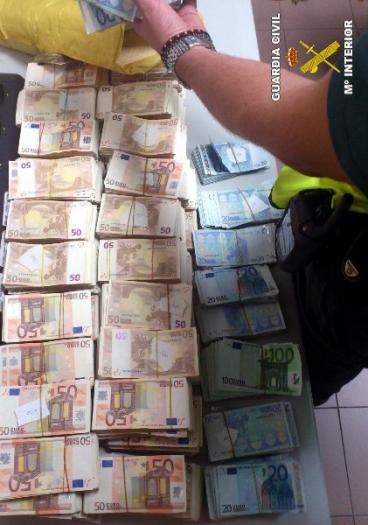 La Guardia Civil intercepta 100.000 euros que un ciudadano chino intentaba sacar del país sin declarar