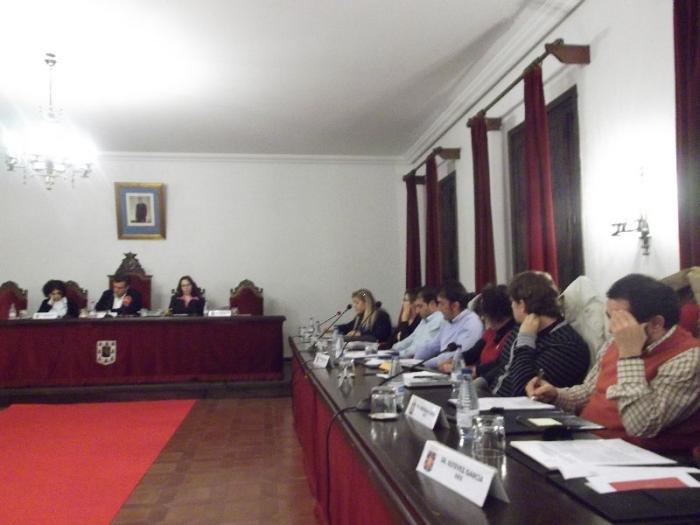 El pleno de Coria aprueba por unanimidad un nuevo convenio colectivo para los trabajadores municipales