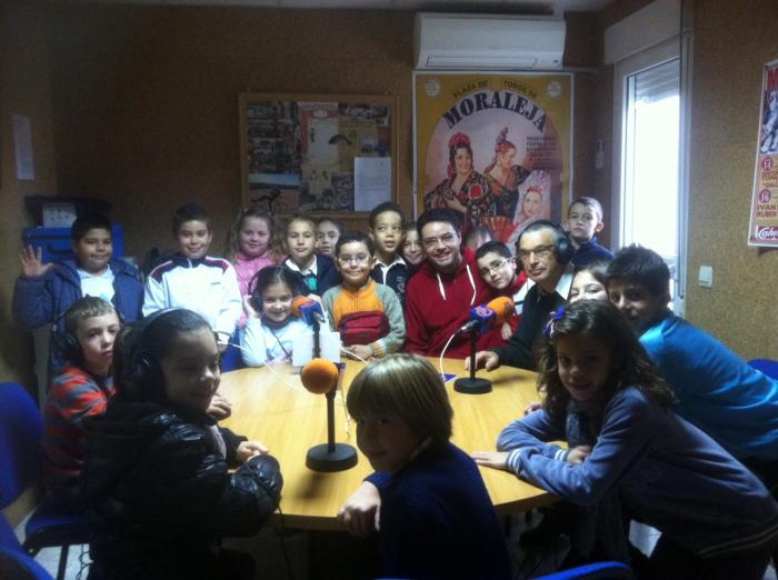 Alumnos del Colegio Cervantes de Moraleja visitan las instalaciones de Radio Interior Norte de Cáceres