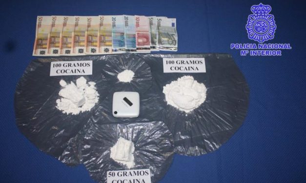 La Policía Nacional detiene en Badajoz a un joven cuando portaba 250 gramos de cocaína en su vehículo