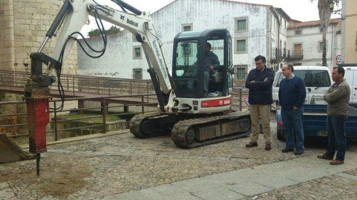 Comienzan las obras de sustitución del empedrado de las calles y plazas del casco histórico de Coria