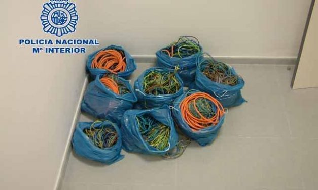 La Policía Nacional detiene “in fraganti” a dos jovenes que robaban cableado de cobre en una obra de Cáceres