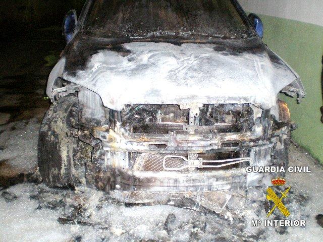 La Guardia Civil detiene a una mujer de 52 años acusada de quemar seis vehículos  en Usagre