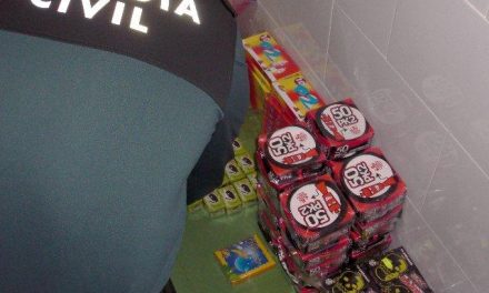 La Guardia Civil interviene más de ocho kilos de petardos en un establecimiento de Azuaga