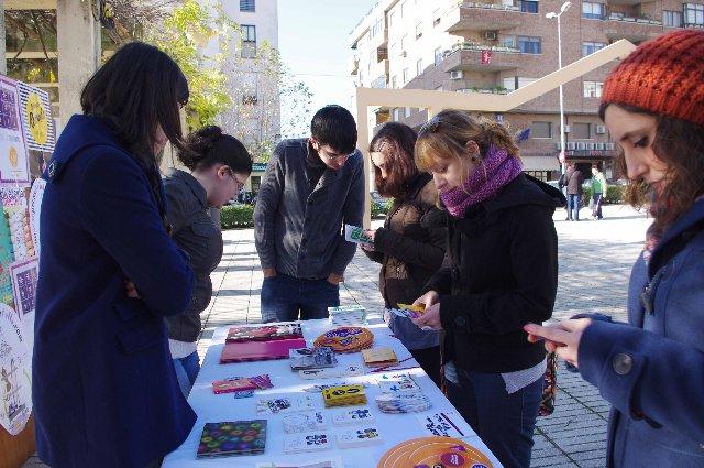 Juventudes Socialistas de Coria desarrolla una campaña informativa para jóvenes sobre la igualdad