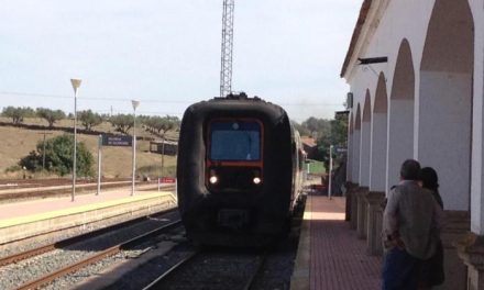 Valencia de Alcántara garantiza la continuidad del tren aunque no sea de interés público para Fomento