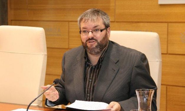 IU pide al consejero de Fomento que demande a Rajoy el mantenimiento de las líneas de tren regionales