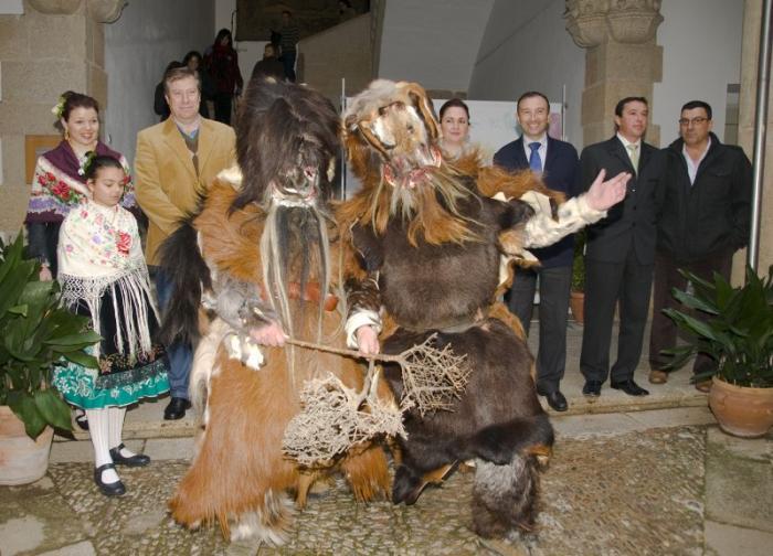 Unas cuarenta Carantoñas honrarán en Acehúche a San Sebastián en una fiesta de Interés Turístico