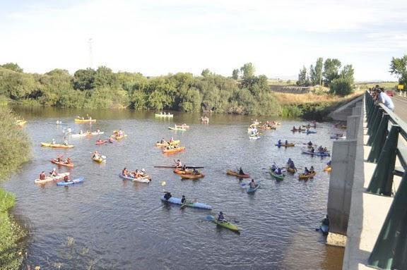 El Ayuntamiento de Coria promocionará el descenso en canoa por el Alagón en Fitur 2013