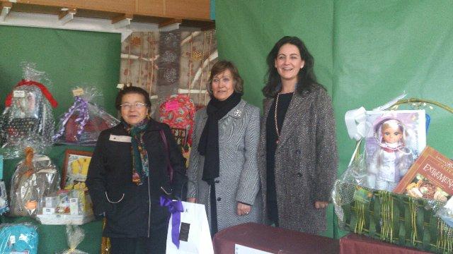 El Ayuntamiento de Coria entrega los lotes de regalos de las cestas navideñas de la campaña «Comercio y Vida»
