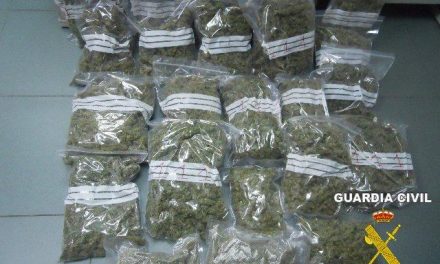 La Guardia Civil detiene a un hombre de 39 años  cuando transportaba más de cinco kilogramos de marihuana