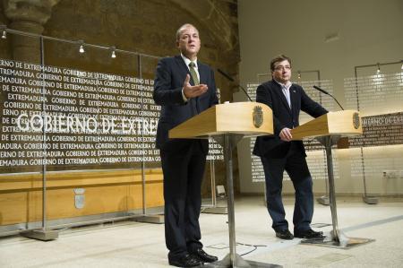 Monago y Vara se muestran favorables a dialogar en la Asamblea de Extremadura sobre la reforma electoral