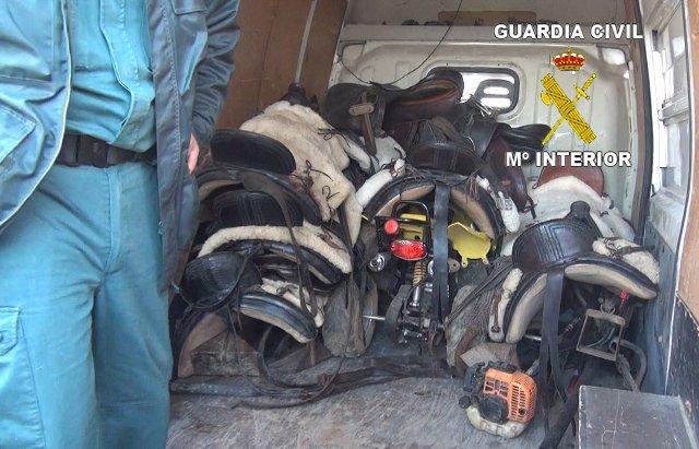 La Guardia Civil desmantela una organización dedicada al robo de objetos relacionados con el mundo del caballo