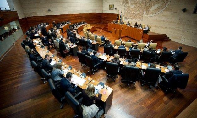 El Gobierno de Extremadura liquida “completamente” la deuda acumulada con los ayuntamientos