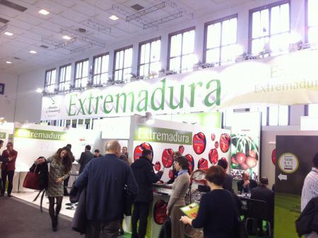 Empresas y cooperativas extremeñas exponen sus productos en la Feria Fruit Logistica de Berlín