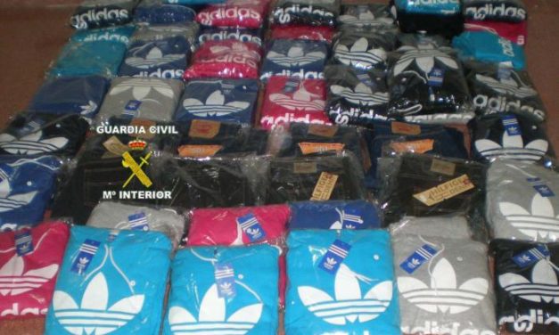 La Guardia Civil detiene a dos personas por vender falsificaciones de prendas de primeras marcas