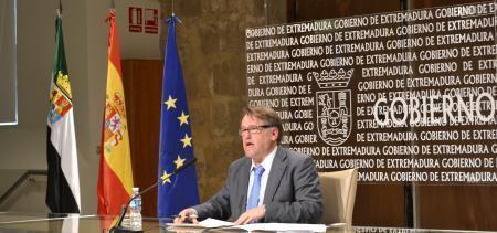 El Gobierno de Extremadura inicia los trámites para disolver el contrato suscrito con la compañía aérea Helitt