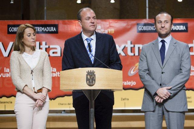 Monago califica el paso de La Vuelta Ciclista a España por la región como una inversión para Extremadura