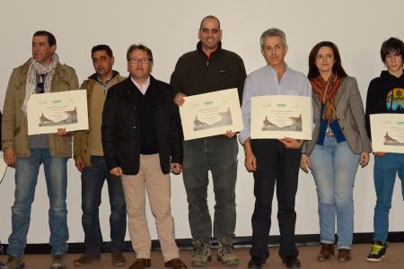 Del Moral entrega el primer premio del concurso de fotografía de la Feria Internacional de Ornitología