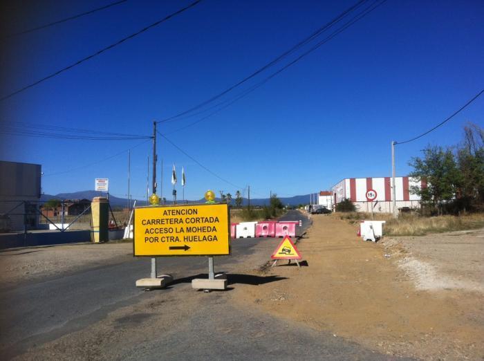 Vecinos de la comarca protestan por las obras de la vía de La Moheda y los constantes cortes de tráfico