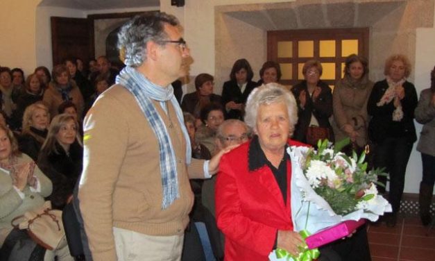 Valencia de Alcántara rinde homenaje a Tomasa Díaz como ejemplo de mujer luchadora y comprometida