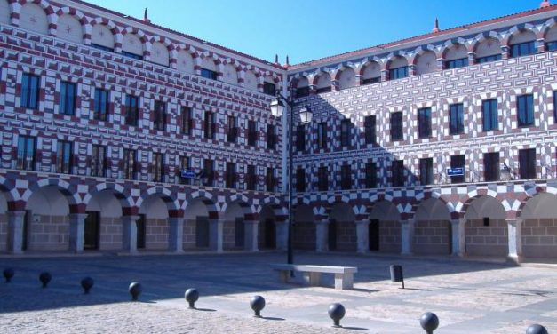 La Consejería de Fomento inicia las obras de reparación de las viviendas de la Plaza Alta en Badajoz