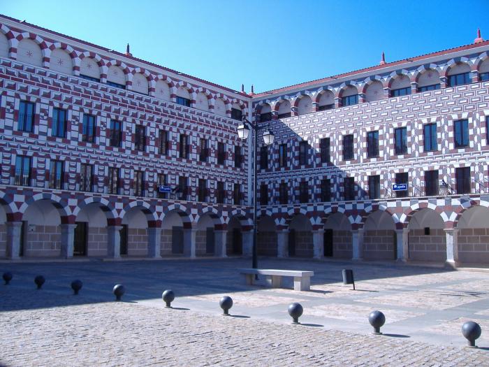 La Consejería de Fomento inicia las obras de reparación de las viviendas de la Plaza Alta en Badajoz