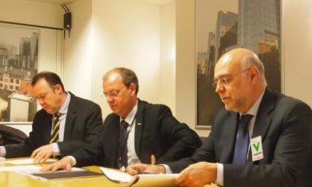 El presidente José Antonio Monago defiende en Bruselas los intereses del tabaco extremeño