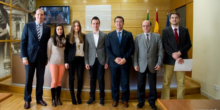 El consejero Hernández Carrón anuncia la elaboración del I Plan Marco de Consumo en Extremadura