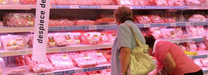 UPA denuncia a la gran distribución por la utilización del pollo como producto reclamo en el supermercado